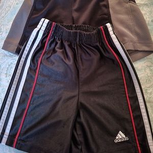 2 shorts Jordan and Adidas  4t